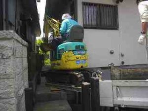 mini excavator digging a hole